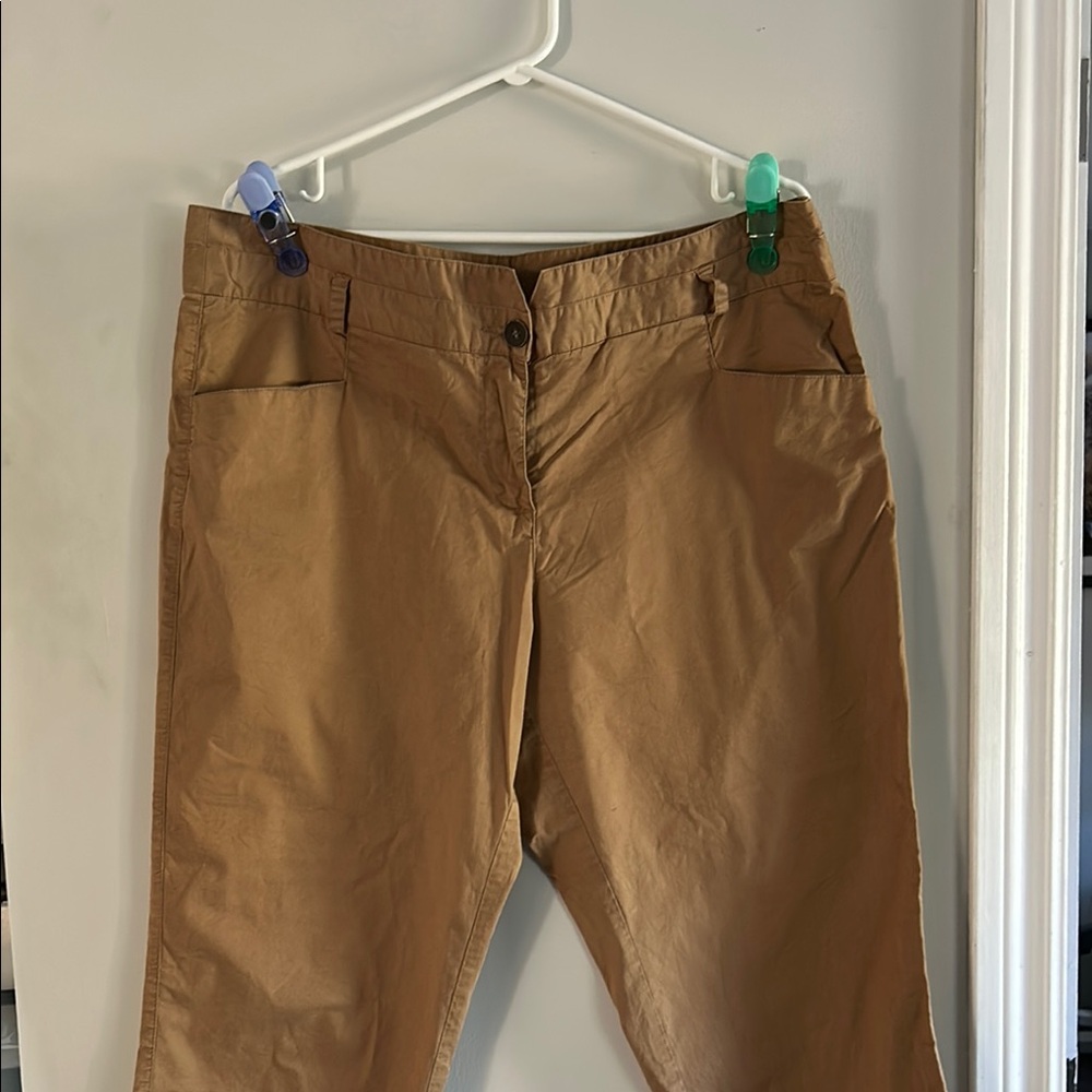 Cherokee Women's Tan Capris